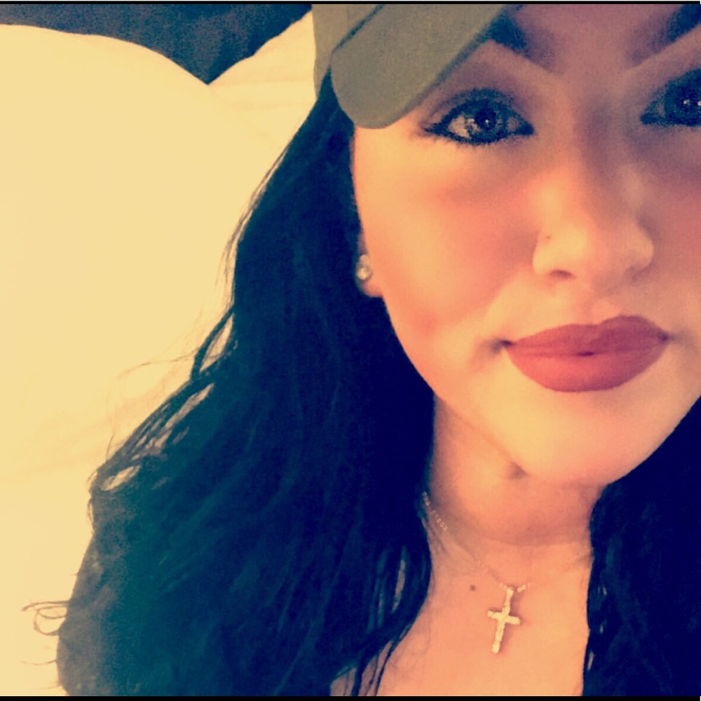 Hello There 🖤
